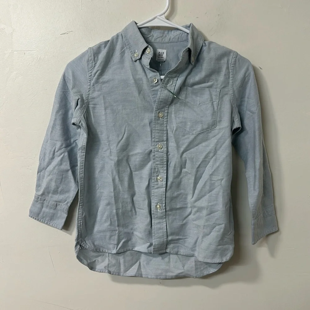 Gap button up